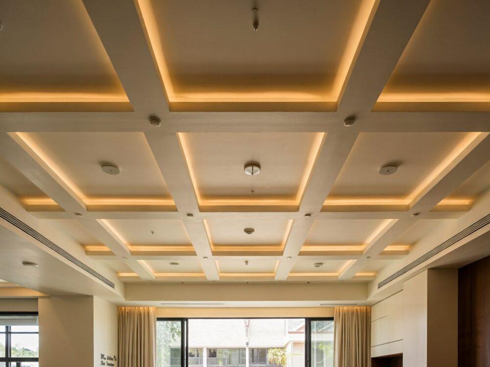 minimalistyczny wystrój sufitu