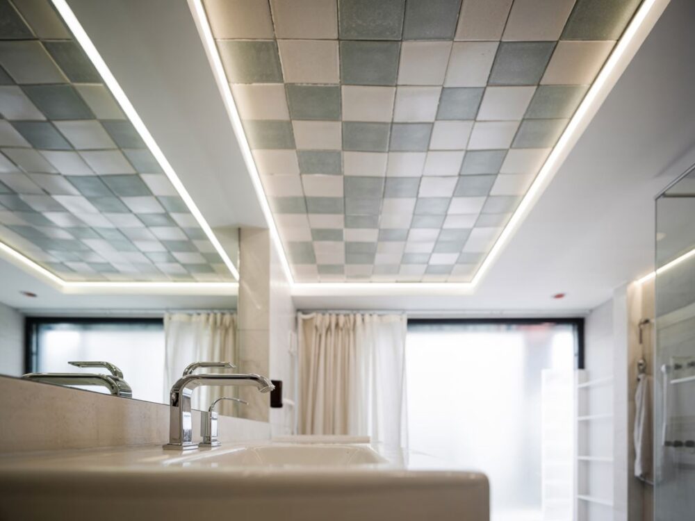 wilgocioodporny sufit łazienkowy